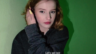 Ну раз у тебя мама дома — раздевайся тут, буду в подъезде трахать