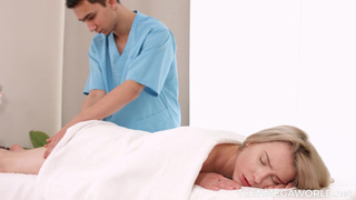 Купила абонемент на эро массаж и теперь каждый день трахаюсь с массажистом